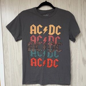 AC DC Women Gray Graphic short sleeve T-Shirt small leopard multi colored